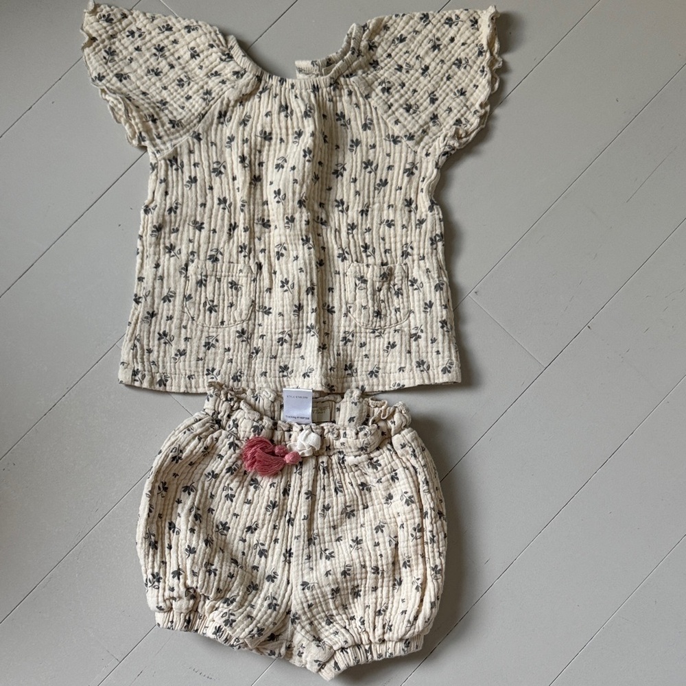 Chelsea & Violet Cream and Black Baby Set